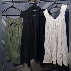 3 Sleeveless Tops Set